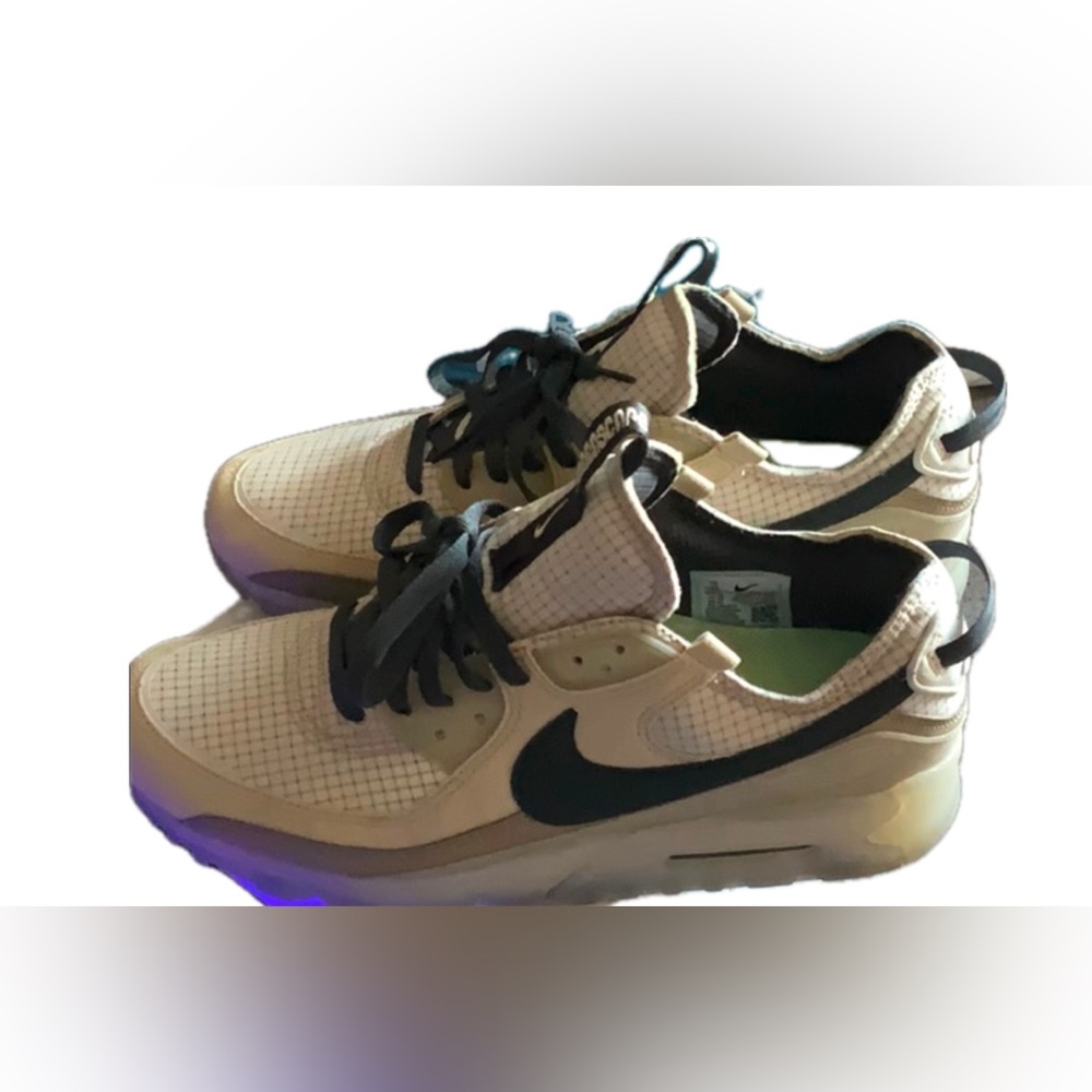NIKES MENS SIZE 10 ‘ RARE ‘